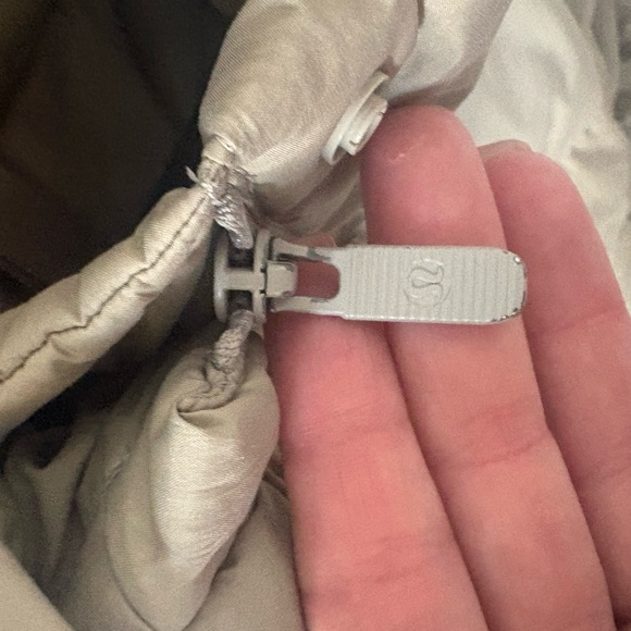 Lululemon Tan/Taupe Wunder Puff Jacket Size 12 - Picture 8 of 14